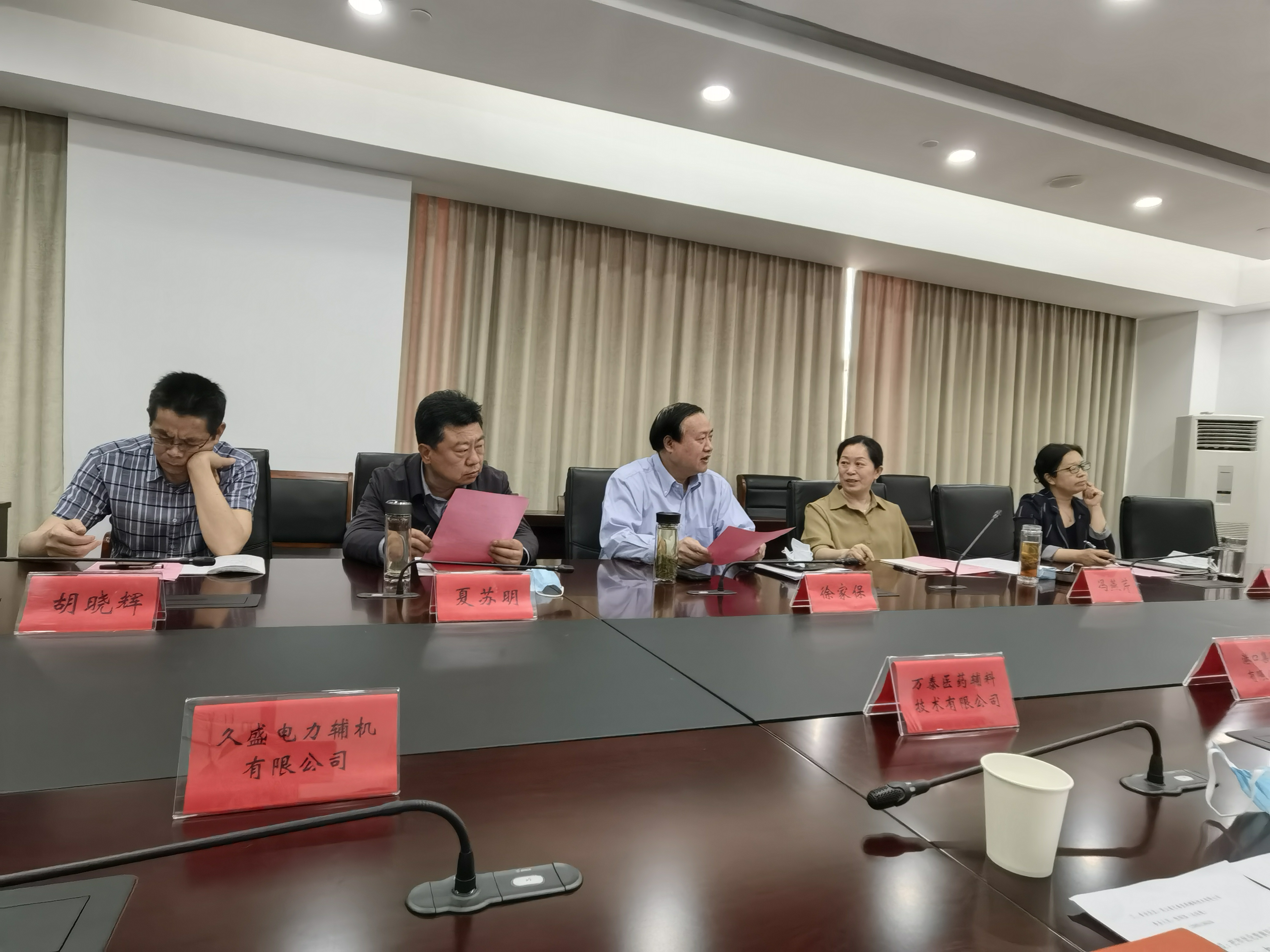 謝其志參加市人大營(yíng)商環(huán)境座談會(huì)