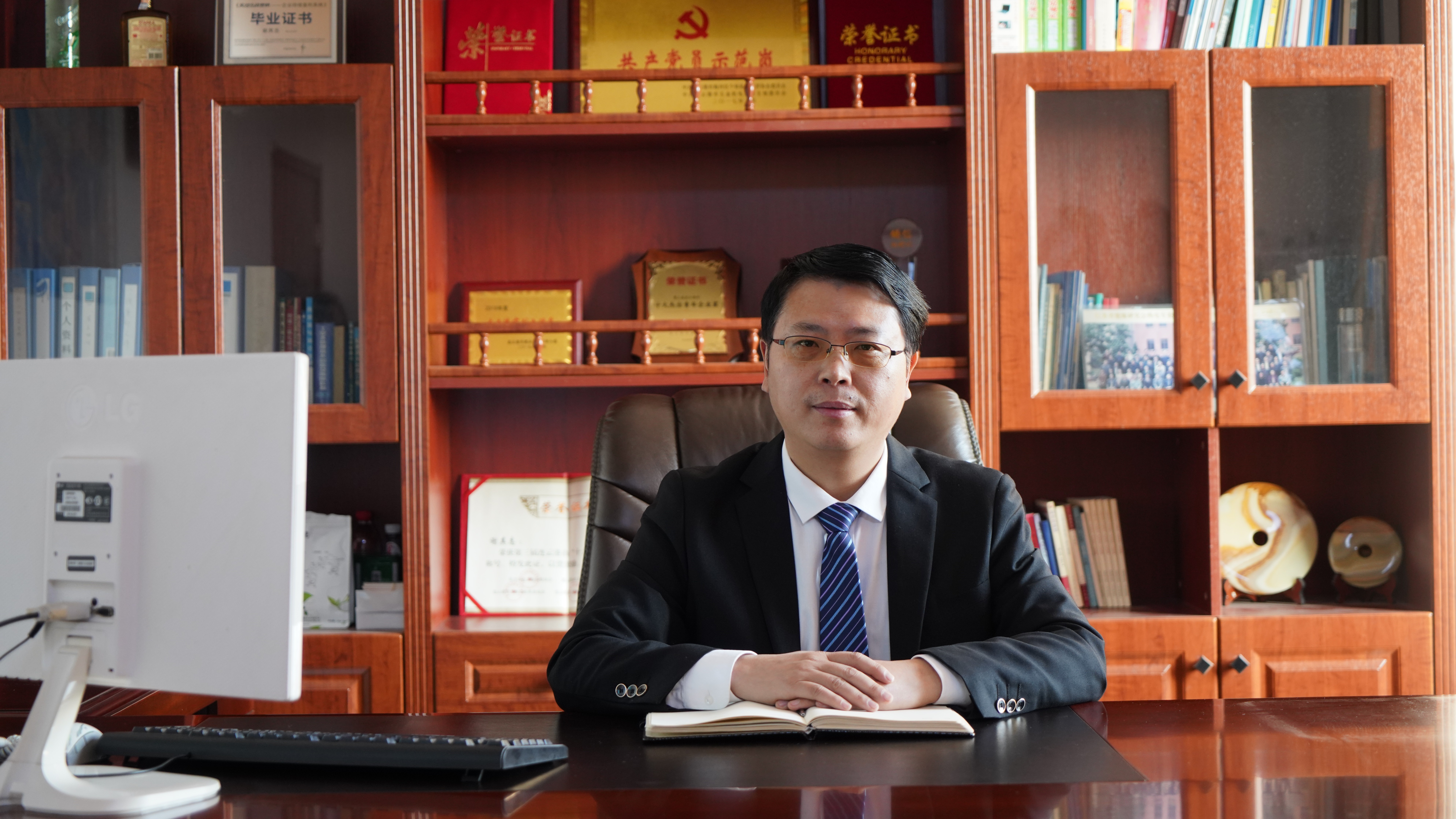 學(xué)習(xí)是推動(dòng)企業(yè)進(jìn)步的階梯     ——謝其志