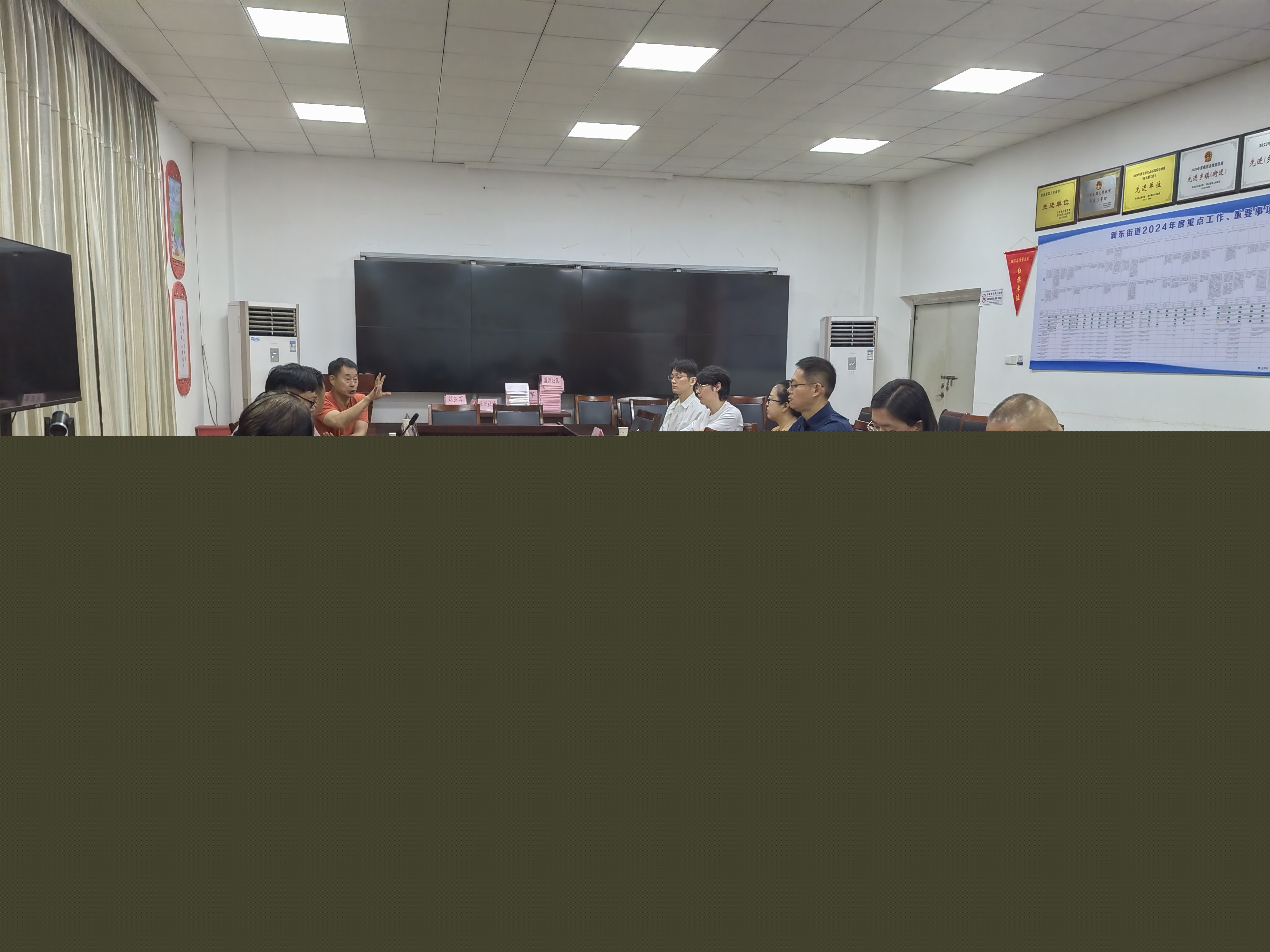 謝其志就優(yōu)化營商環(huán)境工作到新東辦事處參加調(diào)研